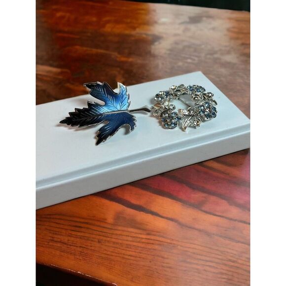 Maple Leaf Autumn Blue Enamel Silver Tone Plus Silver BlueTone Wreath Brooches - Picture 1 of 8